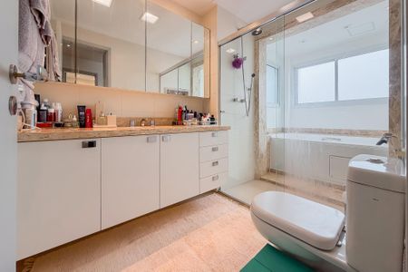 Apartamento à venda com 199m², 3 quartos e 3 vagas Apartamento à venda com 199m², 3 quartos e 3 vagasBanheiro da Suíte Master