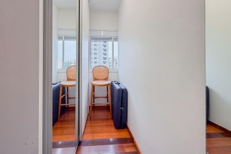 Apartamento à venda com 199m², 3 quartos e 3 vagas Apartamento à venda com 199m², 3 quartos e 3 vagasRoupeiro