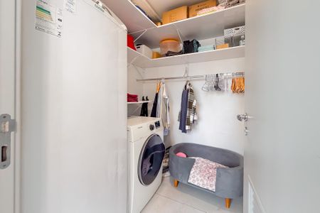 Apartamento à venda com 199m², 3 quartos e 3 vagas Apartamento à venda com 199m², 3 quartos e 3 vagasQuarto de Serviço