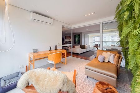 Apartamento à venda com 199m², 3 quartos e 3 vagas Apartamento à venda com 199m², 3 quartos e 3 vagasEscritório