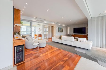 Apartamento à venda com 199m², 3 quartos e 3 vagas Apartamento à venda com 199m², 3 quartos e 3 vagasSala
