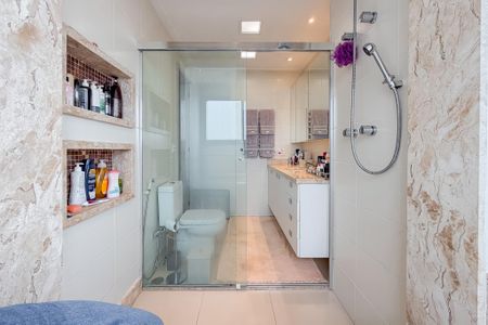 Apartamento à venda com 199m², 3 quartos e 3 vagas Apartamento à venda com 199m², 3 quartos e 3 vagasBanheiro da Suíte Master