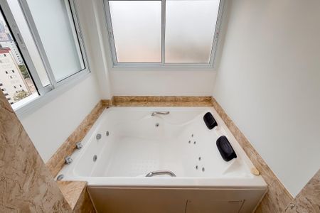 Apartamento à venda com 199m², 3 quartos e 3 vagas Apartamento à venda com 199m², 3 quartos e 3 vagasBanheiro da Suíte Master