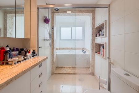 Apartamento à venda com 199m², 3 quartos e 3 vagas Apartamento à venda com 199m², 3 quartos e 3 vagasBanheiro da Suíte Master