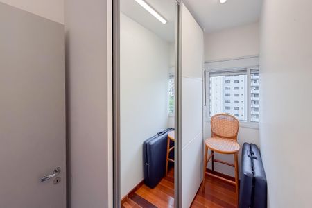 Apartamento à venda com 199m², 3 quartos e 3 vagas Apartamento à venda com 199m², 3 quartos e 3 vagasRoupeiro