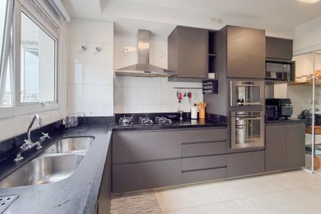 Apartamento à venda com 199m², 3 quartos e 3 vagas Apartamento à venda com 199m², 3 quartos e 3 vagasCozinha