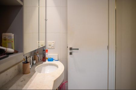 Apartamento à venda com 143m², 3 quartos e 3 vagas Apartamento à venda com 143m², 3 quartos e 3 vagasBanheiro Quarto 1 - Suite