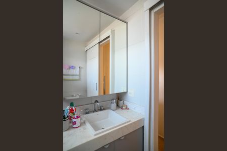 Apartamento à venda com 143m², 3 quartos e 3 vagas Apartamento à venda com 143m², 3 quartos e 3 vagasBanheiro Quarto 2 - Suite