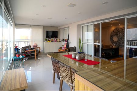 Apartamento à venda com 143m², 3 quartos e 3 vagas Apartamento à venda com 143m², 3 quartos e 3 vagasVaranda