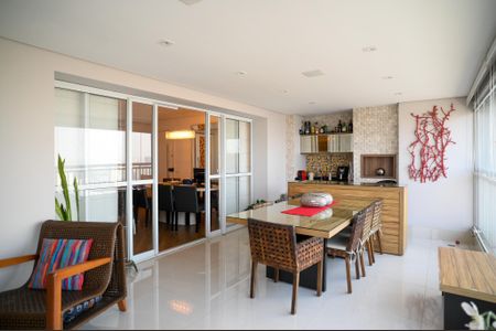Apartamento à venda com 143m², 3 quartos e 3 vagas Apartamento à venda com 143m², 3 quartos e 3 vagasVaranda