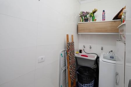 Casa à venda com 127m², 6 quartos e 2 vagas Casa à venda com 127m², 6 quartos e 2 vagasÁrea de Serviço