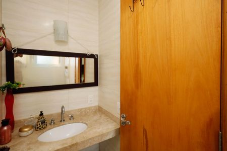 Casa à venda com 127m², 6 quartos e 2 vagas Casa à venda com 127m², 6 quartos e 2 vagasBanheiro da Suíte