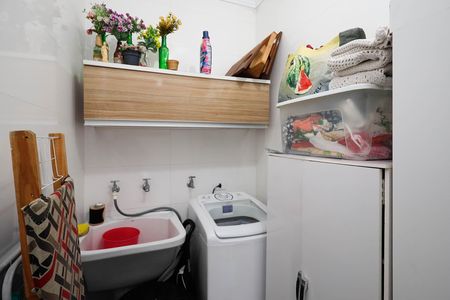 Casa à venda com 127m², 6 quartos e 2 vagas Casa à venda com 127m², 6 quartos e 2 vagasÁrea de Serviço