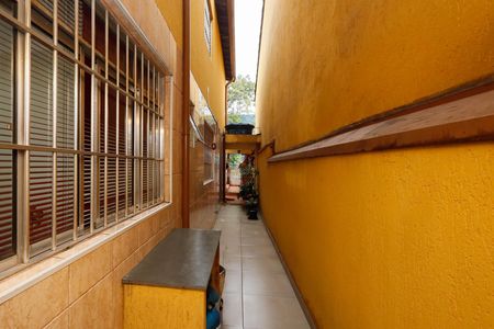 Casa à venda com 127m², 6 quartos e 2 vagas Casa à venda com 127m², 6 quartos e 2 vagasCorredor