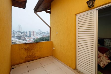 Casa à venda com 127m², 6 quartos e 2 vagas Casa à venda com 127m², 6 quartos e 2 vagasVaranda