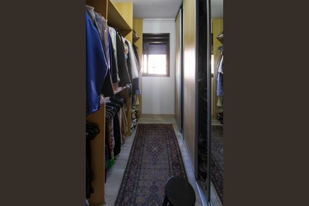 Apartamento à venda com 137m², 3 quartos e 3 vagas Apartamento à venda com 137m², 3 quartos e 3 vagasCloset Suíte 1