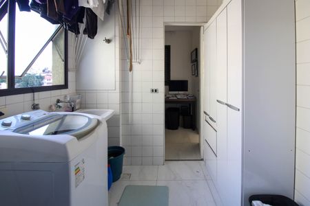 Apartamento à venda com 137m², 3 quartos e 3 vagas Apartamento à venda com 137m², 3 quartos e 3 vagasÁrea de Serviço