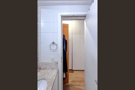 Apartamento à venda com 243m², 4 quartos e 4 vagasBanheiro da Suíte 2
