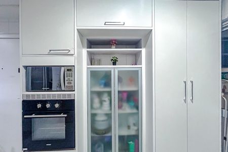 Apartamento à venda com 243m², 4 quartos e 4 vagasCozinha - Armários