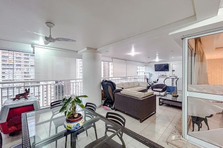 Apartamento à venda com 243m², 4 quartos e 4 vagasVaranda