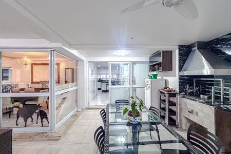 Apartamento à venda com 243m², 4 quartos e 4 vagasVaranda