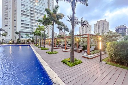 Apartamento à venda com 243m², 4 quartos e 4 vagasÁrea comum - Piscina