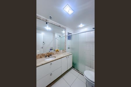 Apartamento à venda com 243m², 4 quartos e 4 vagasBanheiro da Suíte 4
