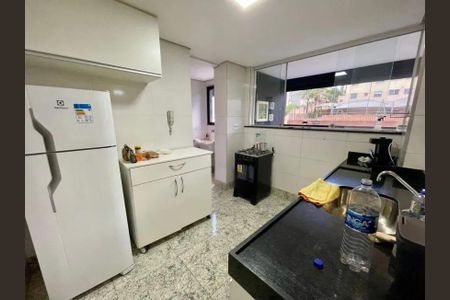 Cozinha de apartamento para alugar com 2 quartos, 74m² em Buritis, Belo Horizonte