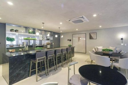 Studio à venda com 33m², 1 quarto e sem vaga Studio à venda com 33m², 1 quarto e sem vagaCozinha moderna com iluminação adequada e móveis de design.