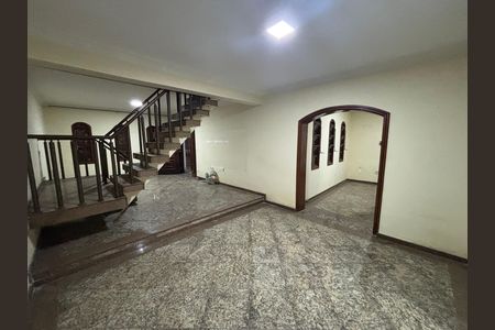 Casa à venda com 369m², 4 quartos e 2 vagas Casa à venda com 369m², 4 quartos e 2 vagasSala de Jantar