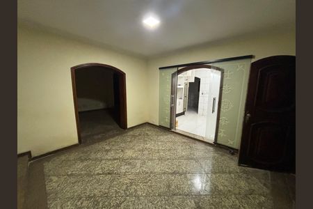 Casa à venda com 369m², 4 quartos e 2 vagas Casa à venda com 369m², 4 quartos e 2 vagasSala de Jantar