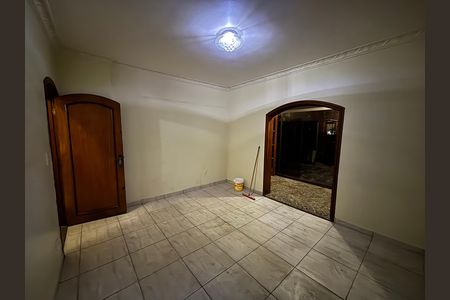 Casa à venda com 369m², 4 quartos e 2 vagas Casa à venda com 369m², 4 quartos e 2 vagasQuarto 1