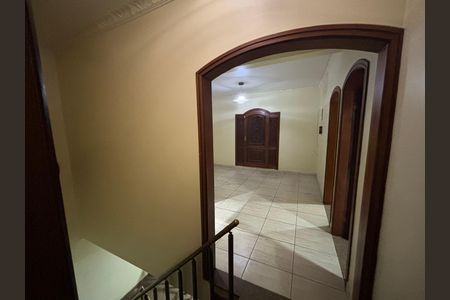 Casa à venda com 369m², 4 quartos e 2 vagas Casa à venda com 369m², 4 quartos e 2 vagasCorredor