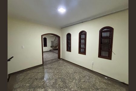Casa à venda com 369m², 4 quartos e 2 vagas Casa à venda com 369m², 4 quartos e 2 vagasSala de Jantar