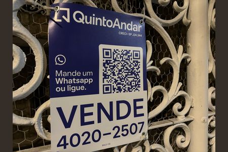 Casa à venda com 369m², 4 quartos e 2 vagas Casa à venda com 369m², 4 quartos e 2 vagasFachada