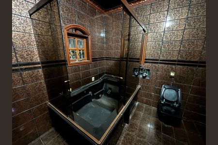 Casa à venda com 369m², 4 quartos e 2 vagas Casa à venda com 369m², 4 quartos e 2 vagasBanheiro da Suíte 1
