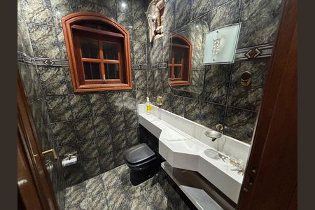 Casa à venda com 369m², 4 quartos e 2 vagas Casa à venda com 369m², 4 quartos e 2 vagasBanheiro da Suíte 1