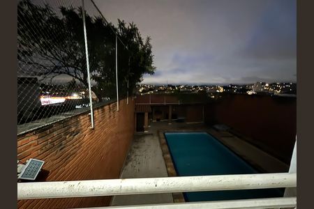 Casa à venda com 369m², 4 quartos e 2 vagas Casa à venda com 369m², 4 quartos e 2 vagasVaranda