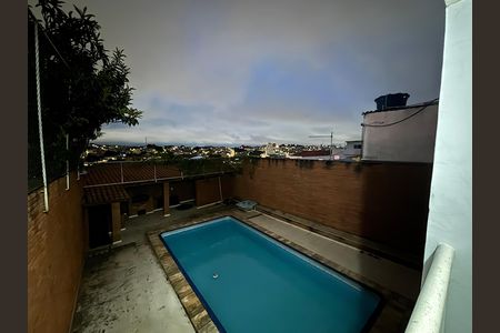 Casa à venda com 369m², 4 quartos e 2 vagas Casa à venda com 369m², 4 quartos e 2 vagasVaranda