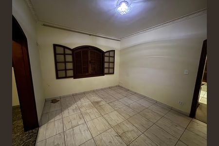 Casa à venda com 369m², 4 quartos e 2 vagas Casa à venda com 369m², 4 quartos e 2 vagasQuarto 1