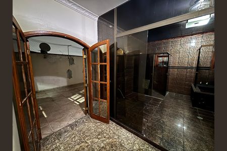 Casa à venda com 369m², 4 quartos e 2 vagas Casa à venda com 369m², 4 quartos e 2 vagasQuarto 1