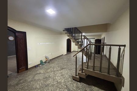 Casa à venda com 369m², 4 quartos e 2 vagas Casa à venda com 369m², 4 quartos e 2 vagasSala