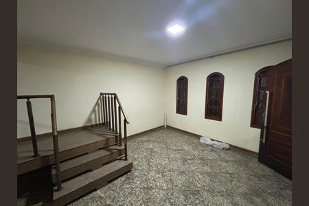 Casa à venda com 369m², 4 quartos e 2 vagas Casa à venda com 369m², 4 quartos e 2 vagasSala