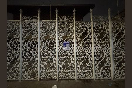 Casa à venda com 369m², 4 quartos e 2 vagas Casa à venda com 369m², 4 quartos e 2 vagasFachada
