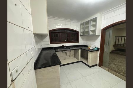 Casa à venda com 369m², 4 quartos e 2 vagas Casa à venda com 369m², 4 quartos e 2 vagasCozinha
