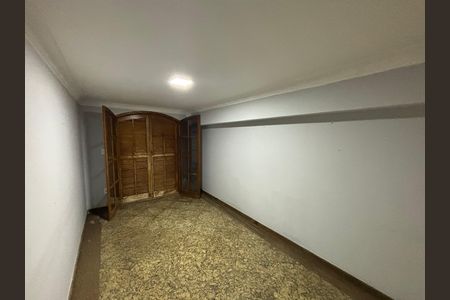 Casa à venda com 369m², 4 quartos e 2 vagas Casa à venda com 369m², 4 quartos e 2 vagasEscritório