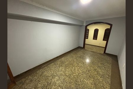 Casa à venda com 369m², 4 quartos e 2 vagas Casa à venda com 369m², 4 quartos e 2 vagasEscritório