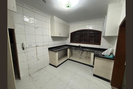 Casa à venda com 369m², 4 quartos e 2 vagas Casa à venda com 369m², 4 quartos e 2 vagasCozinha