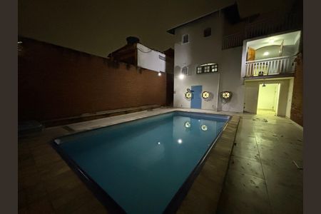 Casa à venda com 369m², 4 quartos e 2 vagas Casa à venda com 369m², 4 quartos e 2 vagasPiscina