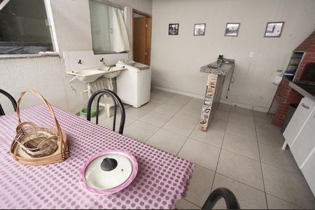 Casa à venda com 80m², 2 quartos e 1 vaga